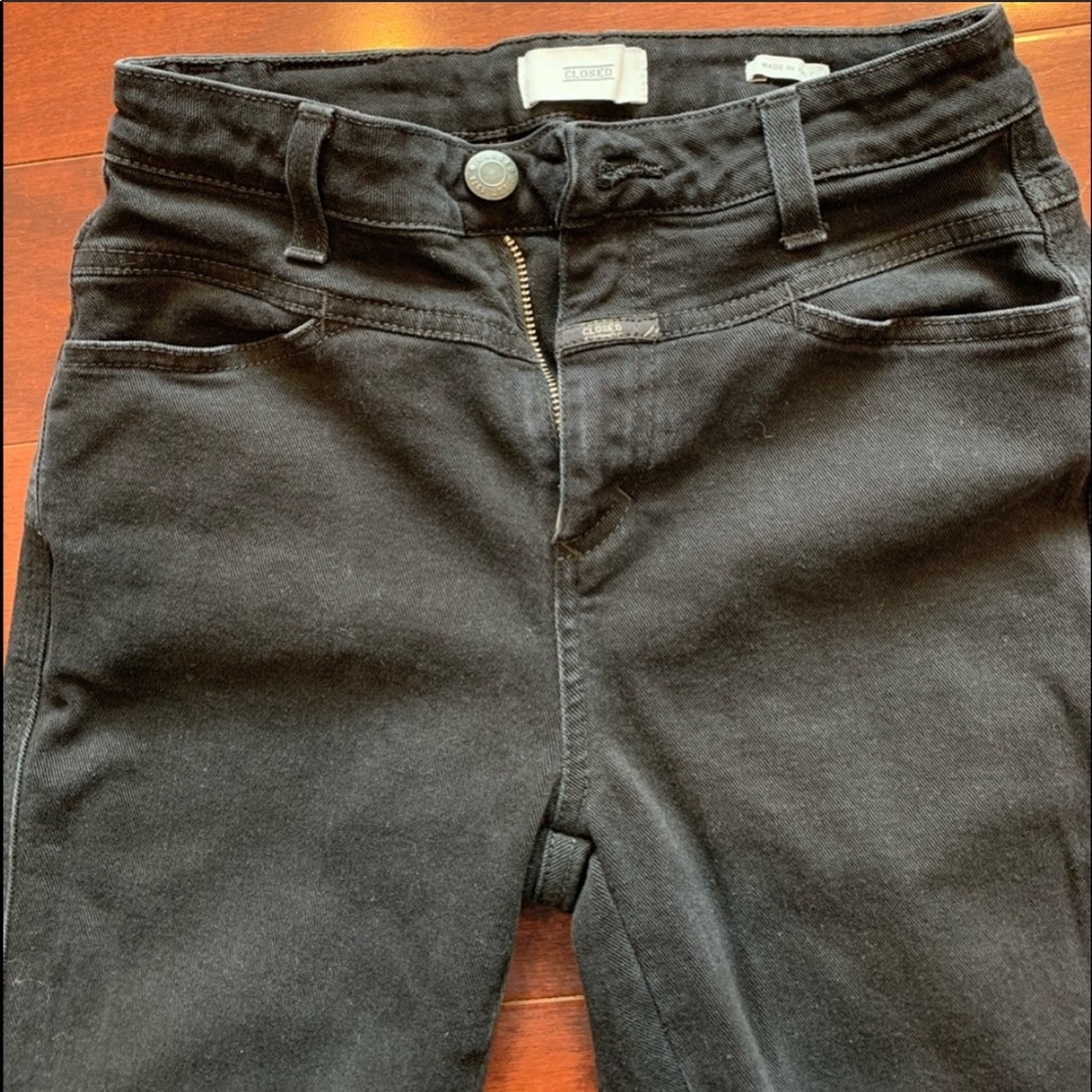 Closed skinny pusher size 25